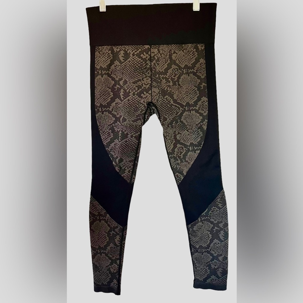 Joylab Women's High-Waisted Seamless Snakeskin Jacquard Large Leggings